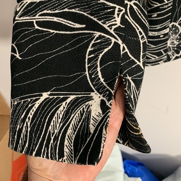 Women’s Austin Reed Blazer Petite Size 12, black & white, very good condition - Picture 5 of 8